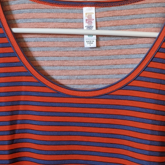 New LuLaRoe Lynnae S (6-8) - Picture 2 of 6